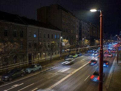 Kombinace LED svítidel s inteligentním řídicím systémem může přinést až 80% úsporu energie.