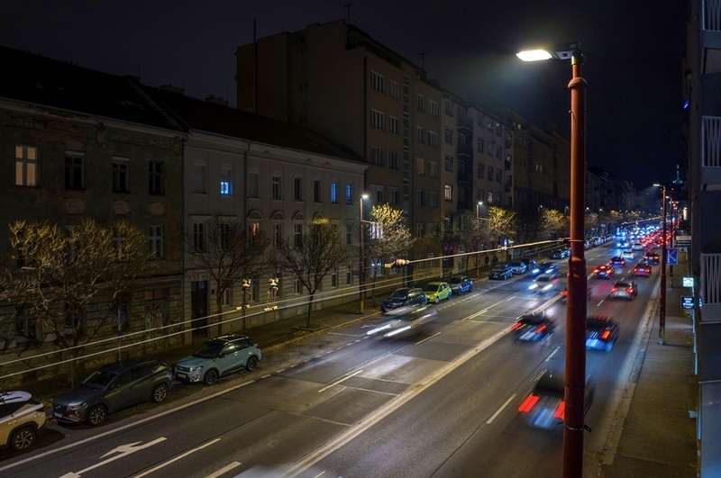 Kombinace LED svítidel s inteligentním řídicím systémem může přinést až 80% úsporu energie.